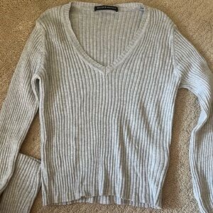 Grey long sleeve v neck sweater